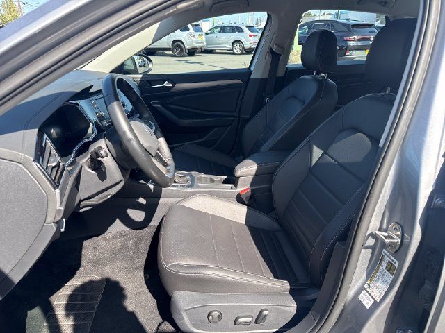 Used 2024 Volkswagen Jetta SE FWD image 15