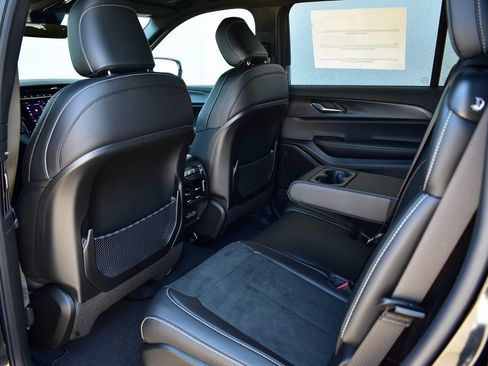 New 2025 Jeep Grand Cherokee L Altitude image 20