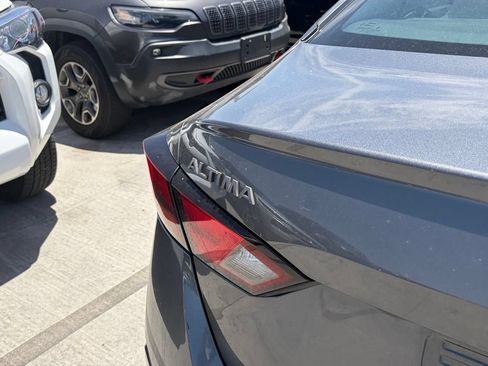 Used 2025 Nissan Altima 2.5 SV FWD image 5