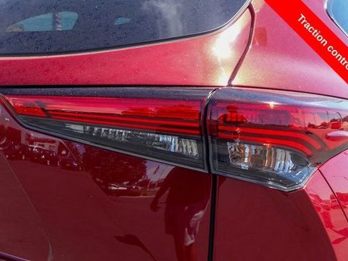 Certified 2023 Toyota Highlander XLE image 10