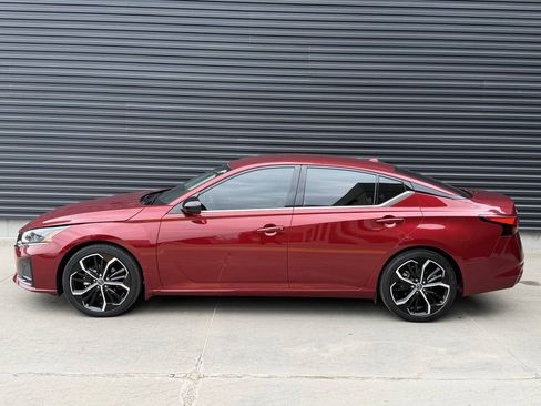 Used 2024 Nissan Altima 2.5 SR FWD image 9