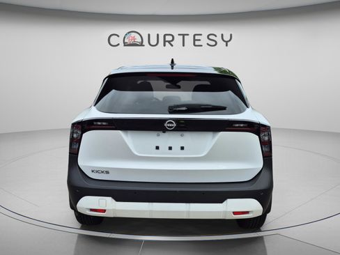 Certified 2025 Nissan Kicks SV FWD image 6