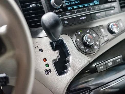 Used 2012 Toyota Sienna LE w/ Towing Pkg image 21