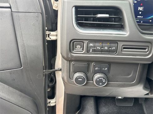 Used 2022 Chevrolet Suburban LT image 12