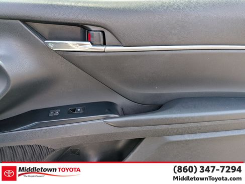 Used 2018 Toyota Camry SE w/ Moonroof Package FWD image 33