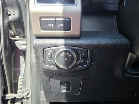 Used 2017 Ford F150 Lariat w/ Equipment Group 502A Luxury image 19