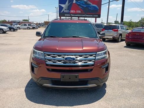Used 2018 Ford Explorer XLT FWD image 8