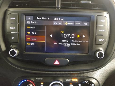 Used 2025 Kia Soul LX w/ LX Technology Package image 25