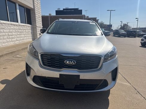 Used 2020 Kia Sorento S image 2