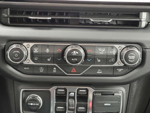 New 2025 Jeep Wrangler Unlimited Rubicon w/ Convenience Group AWD/4WD image 5