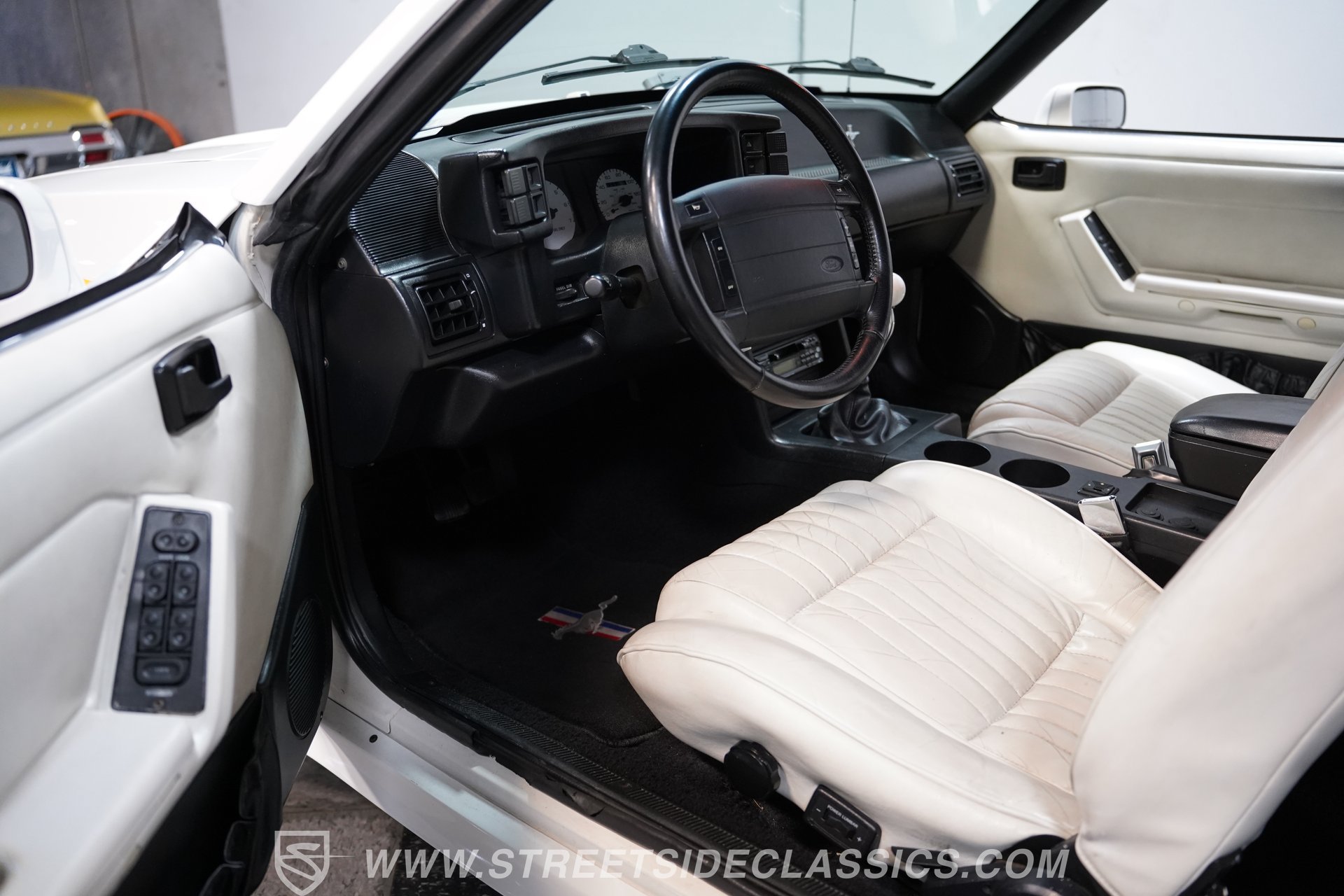 Used 1993 Ford Mustang LX RWD image 4