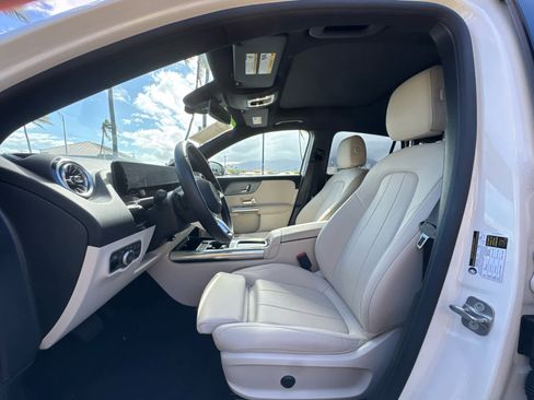 Used 2025 Mercedes-Benz GLA 250 4MATIC image 12