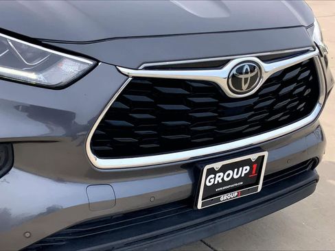 Used 2023 Toyota Highlander Limited image 29