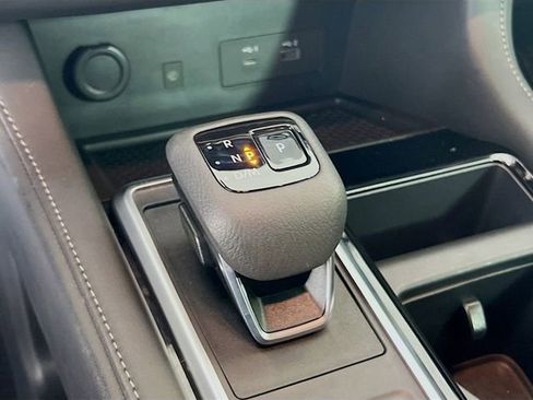 Used 2024 Nissan Pathfinder SL image 15