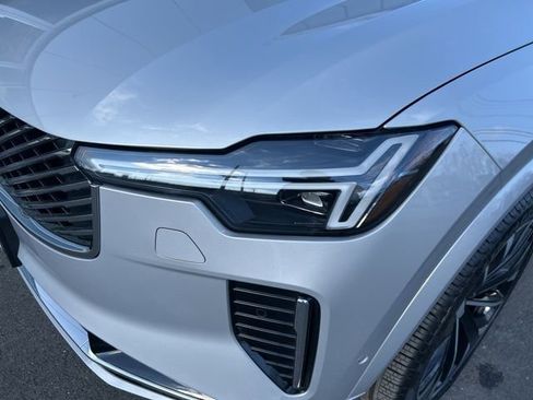 Certified 2025 Volvo XC90 B6 Plus image 8