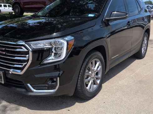 Used 2024 GMC Terrain SLT FWD image 2