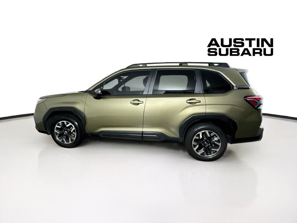 Used 2025 Subaru Forester Premium w/ Convenience Package #1 AWD/4WD image 4