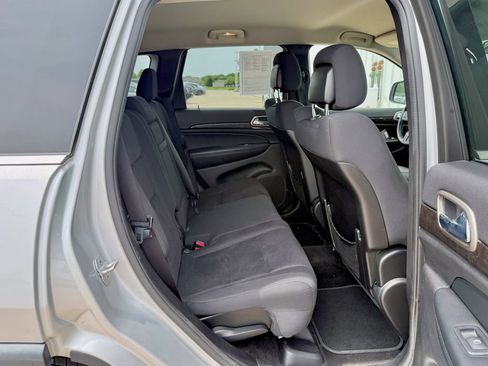 Used 2012 Jeep Grand Cherokee Laredo w/ Laredo E Group AWD/4WD image 19