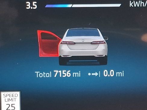 Used 2025 BMW i5 xDrive40 w/ Premium Package image 21