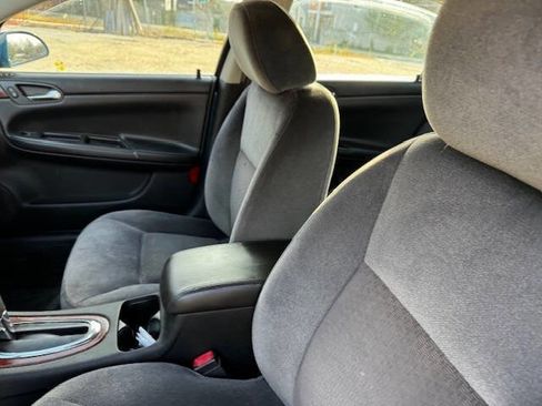 Used 2010 Chevrolet Impala LT FWD image 31