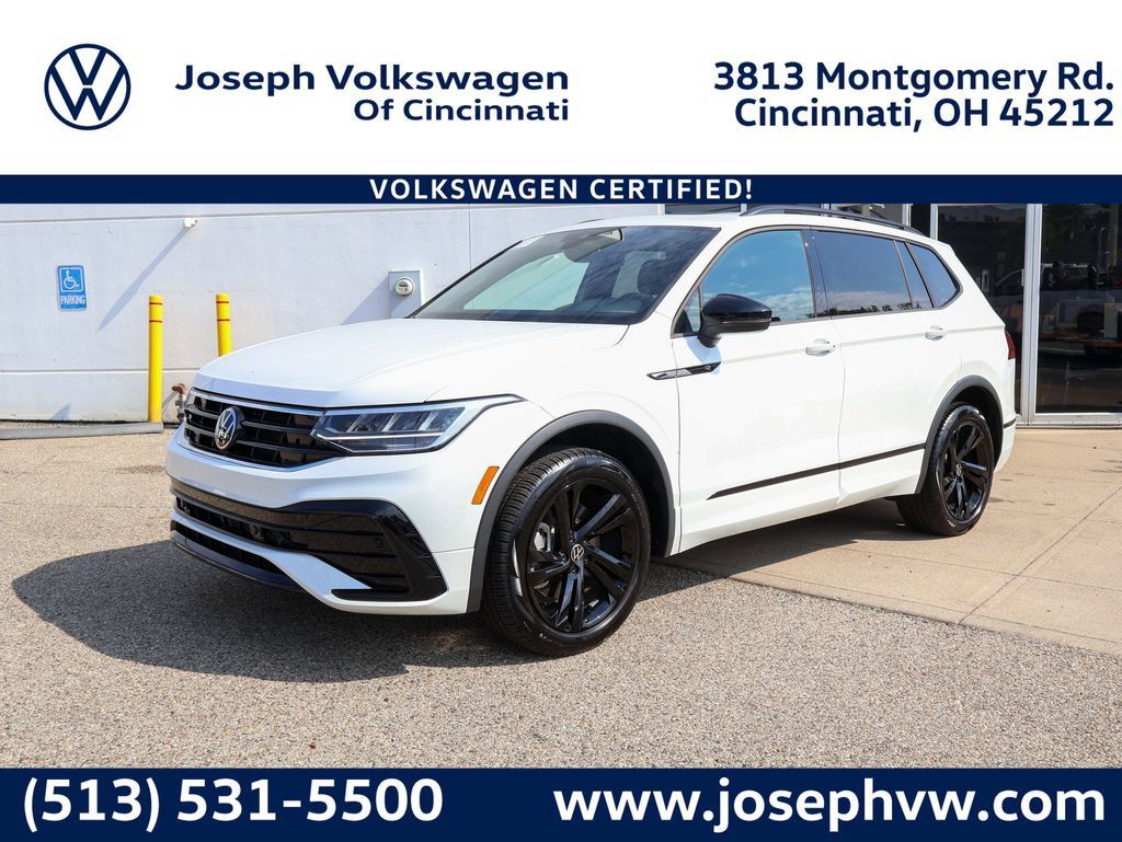 Certified 2024 Volkswagen Tiguan SE R-Line AWD/4WD image 1