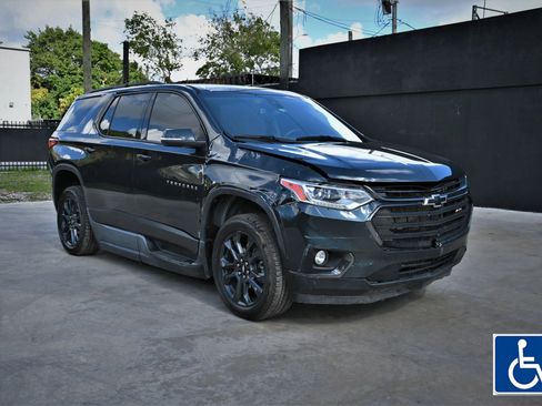 Used 2021 Chevrolet Traverse RS FWD image 1