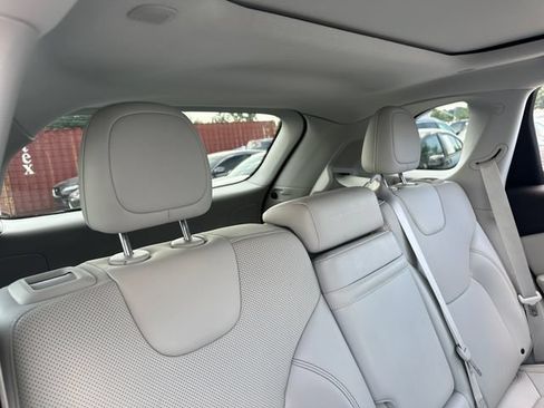 Used 2019 Jeep Cherokee Limited AWD/4WD image 29