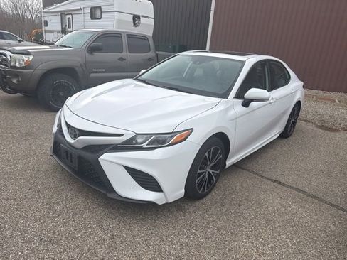 Used 2019 Toyota Camry SE w/ Convenience Package image 9