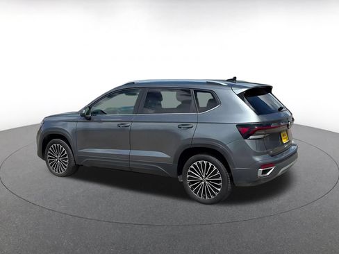 Used 2026 Volkswagen Taos SE FWD image 8