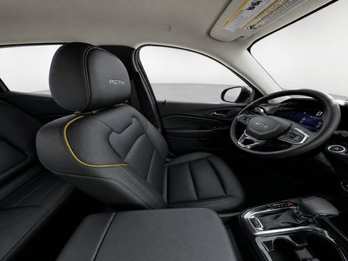 Used 2024 Chevrolet Trax ACTIV w/ Sunroof Package FWD image 10