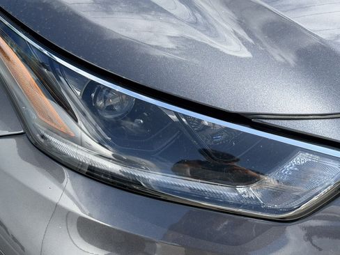 Used 2021 Toyota Highlander XLE FWD image 4