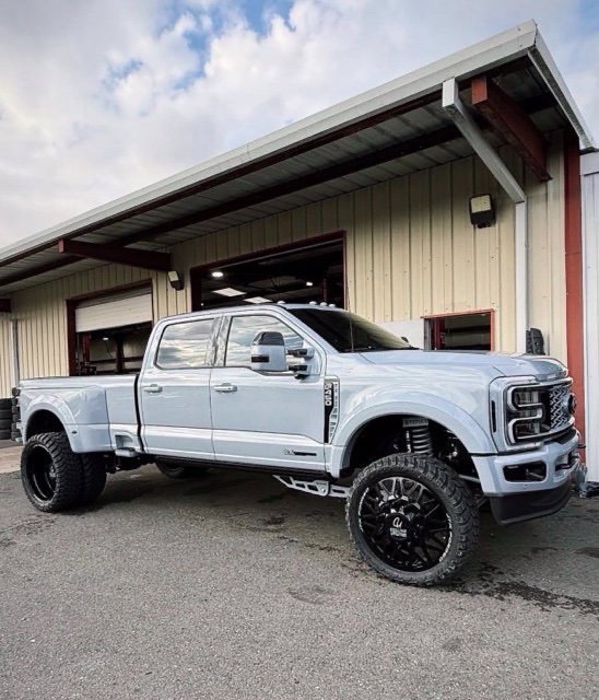 Used 2026 Ford F450 Platinum w/ FX4 Off-Road Package AWD/4WD image 8