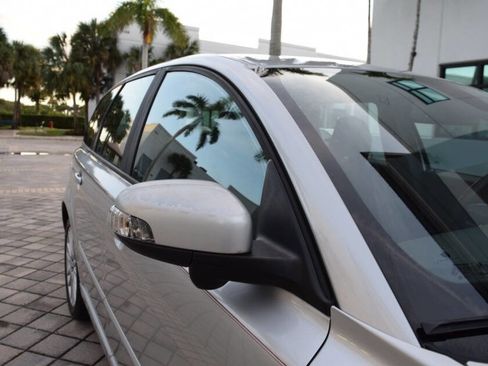 Used 2011 Volvo V50 T5 image 31