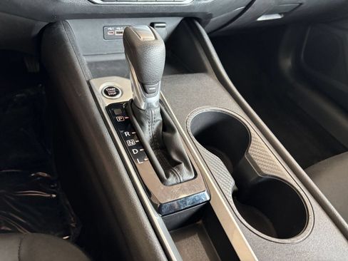 Used 2025 Nissan Altima 2.5 SV FWD image 40