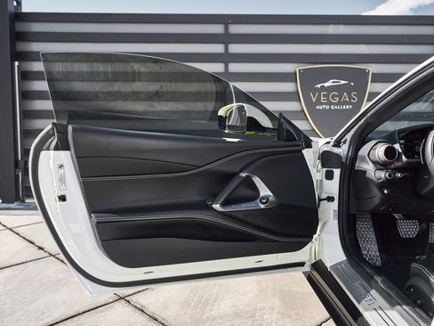 Used 2019 Ferrari 812 Superfast image 27