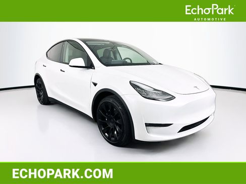Used 2022 Tesla Model Y Long Range AWD/4WD image 1