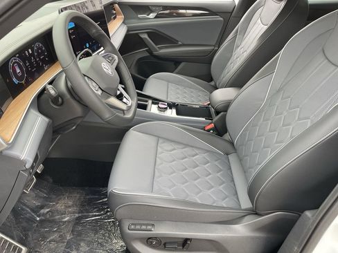 New 2026 Volkswagen Tiguan SEL R-Line AWD/4WD image 15