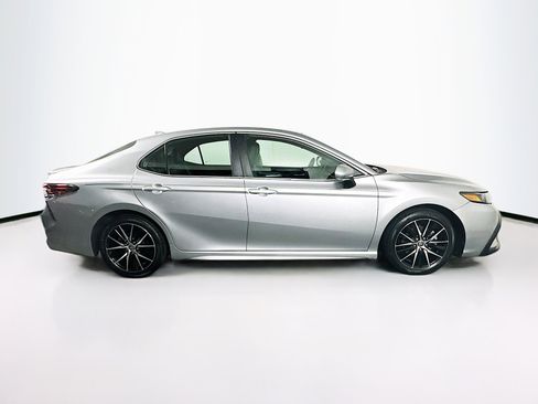 Used 2024 Toyota Camry SE image 10