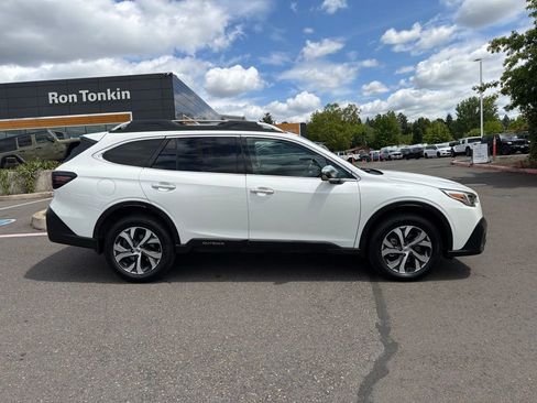 Used 2022 Subaru Outback Touring AWD/4WD image 8