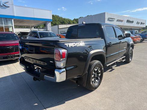 Used 2022 Toyota Tacoma TRD Off-Road AWD/4WD image 7