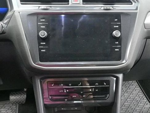 Used 2023 Volkswagen Tiguan SE AWD/4WD image 17