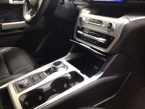 Used 2022 Ford Explorer XLT w/ Equipment Group 202A image 32