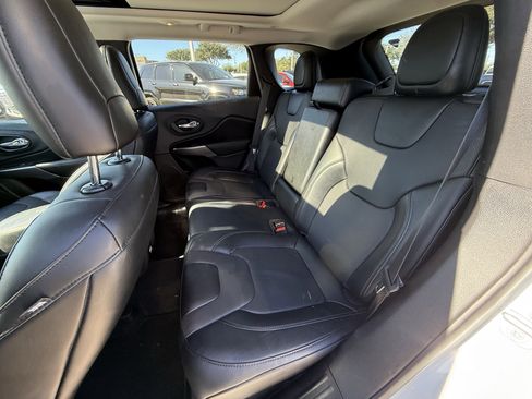 Used 2022 Jeep Cherokee Limited image 31