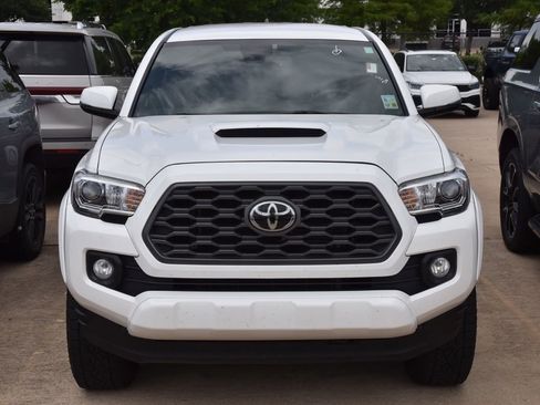 Used 2020 Toyota Tacoma TRD Sport w/ Technology Package AWD/4WD image 3