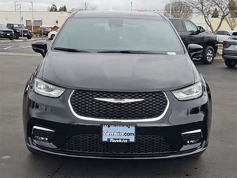 New 2026 Chrysler Pacifica Select image 9