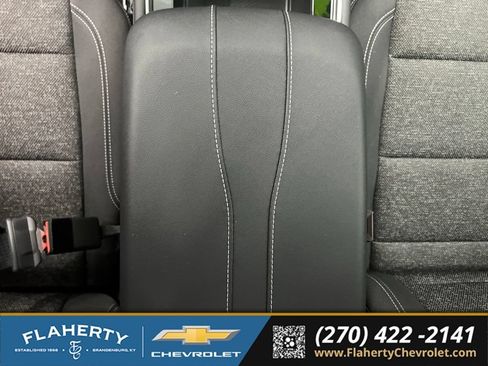 Used 2025 Chevrolet Traverse LT w/ LPO, Floor Liner Package FWD image 31
