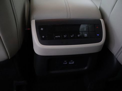 Used 2023 Nissan Pathfinder SL AWD/4WD image 47