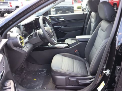 New 2026 Chevrolet Trax LT w/ LT Convenience Package FWD image 5