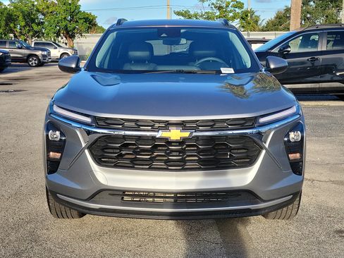 Used 2025 Chevrolet Trax LT FWD image 8