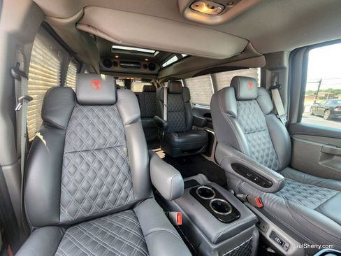 Used 2024 Chevrolet Express 2500 image 3